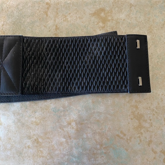 Suzi Roher wide chain/leather/elastic belt. Size Small. 3.25”wide. NWT - Picture 4 of 7